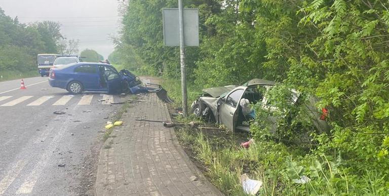 Потрійна смертельна ДТП на Львівщині. Водій «Рено» загинув, двоє поранених