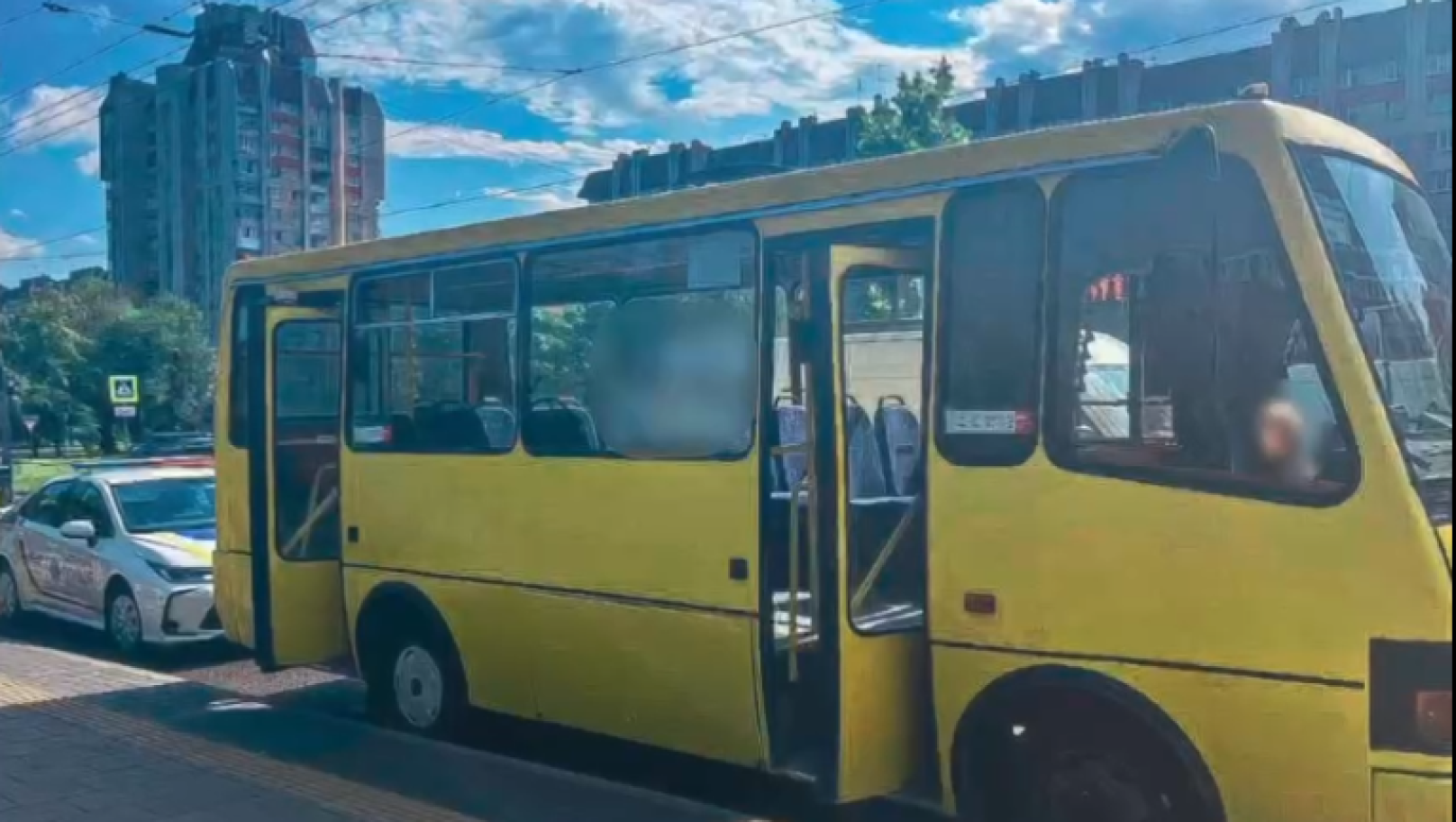 Завдяки відео з мережі поліція знайшла порушника ПДР - водія маршрутки (відео)