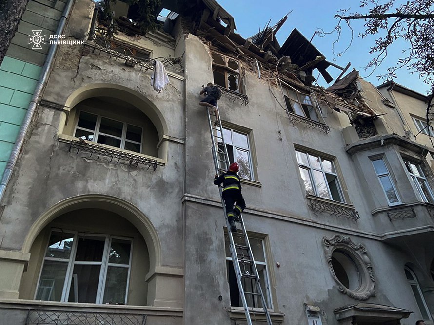 Львівські комунальники порахували збитки від російського удару
