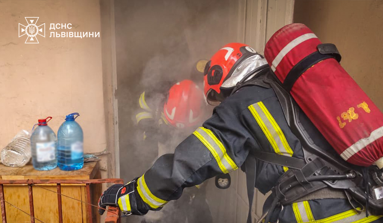 З'явилися фото з ранкової пожежі у Львові