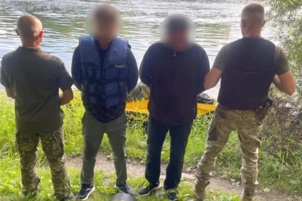 Двоє ухилянтів втікали за кордон на підводному скутері