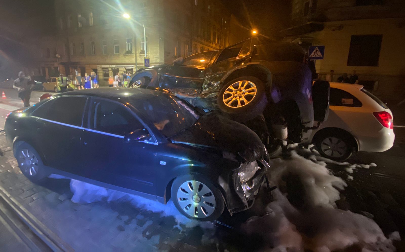 У Львові внаслідок потрійної ДТП 22-річна львів’янка потрапила в лікарню