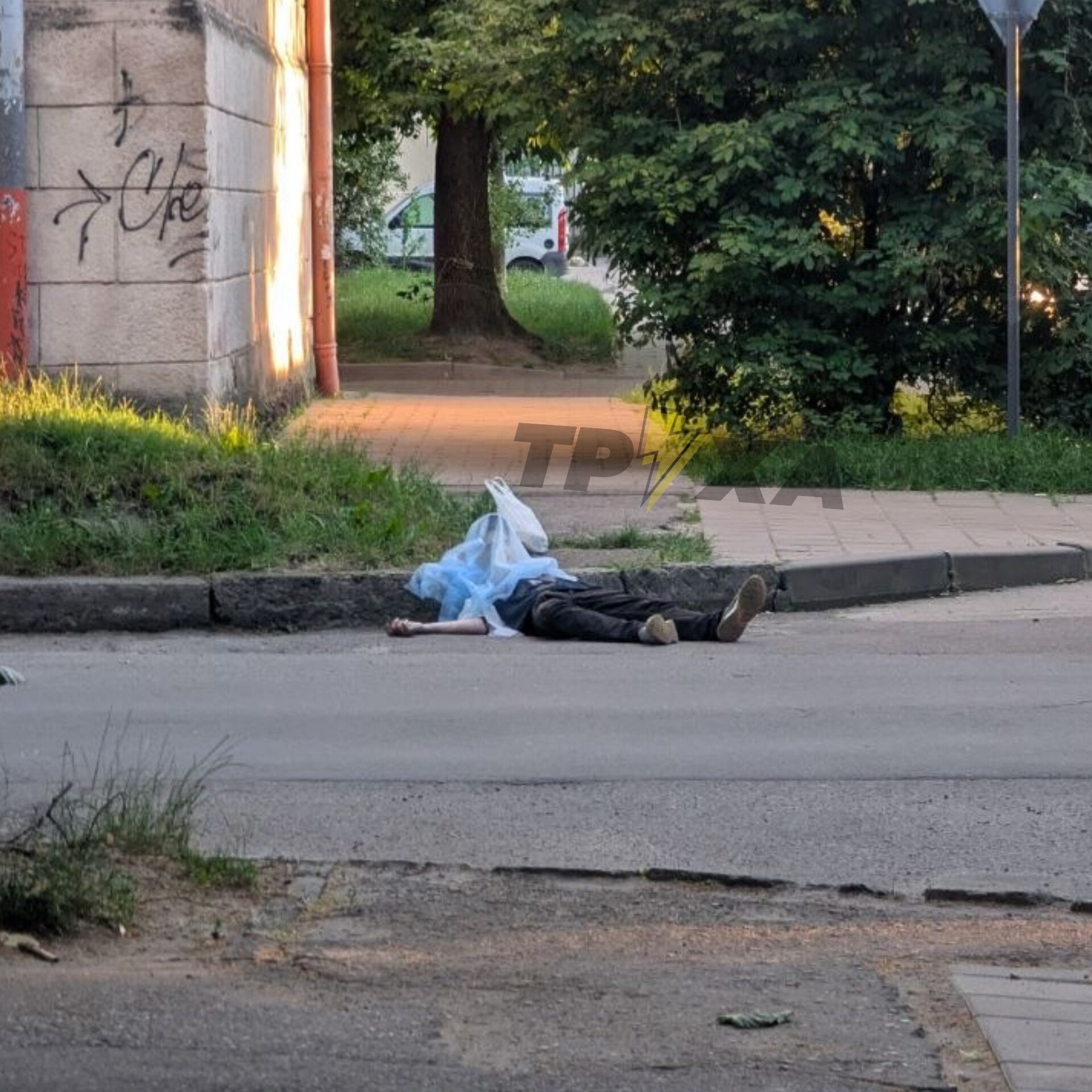У Львові посеред вулиці знайшли мертвого чоловіка