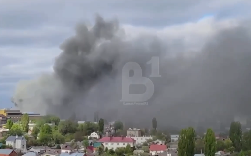 У російському Воронежі потужно горить машинобудівний завод