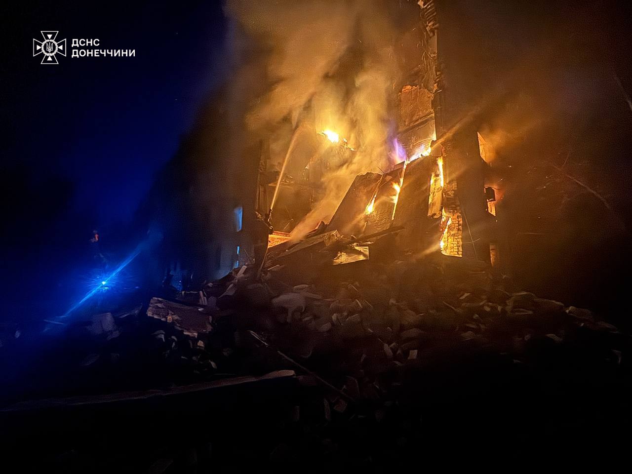 Росіяни влучили у п’ятиповерхівку в Лимані: моторошні фото наслідків