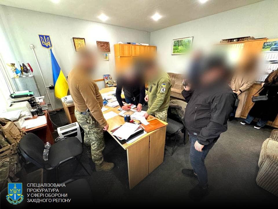 На Закарпатті заступник комбрига ТрО та керівник ТЦК "вирішували питання" зняття з обліку