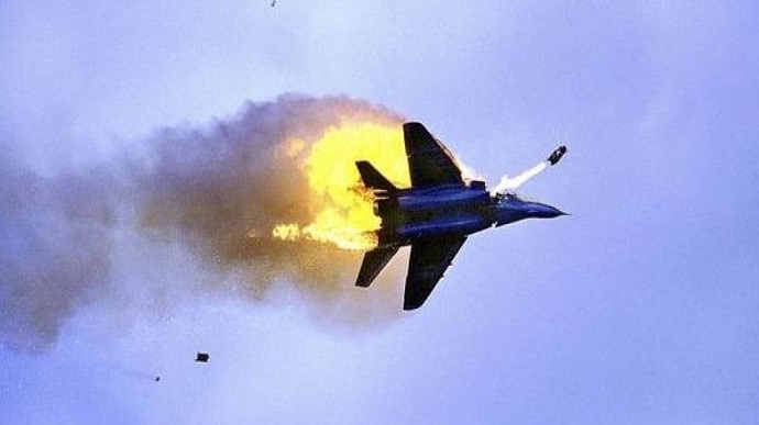 Українська авіація знищила 10 російських літаків і дві великі колони ворожої техніки