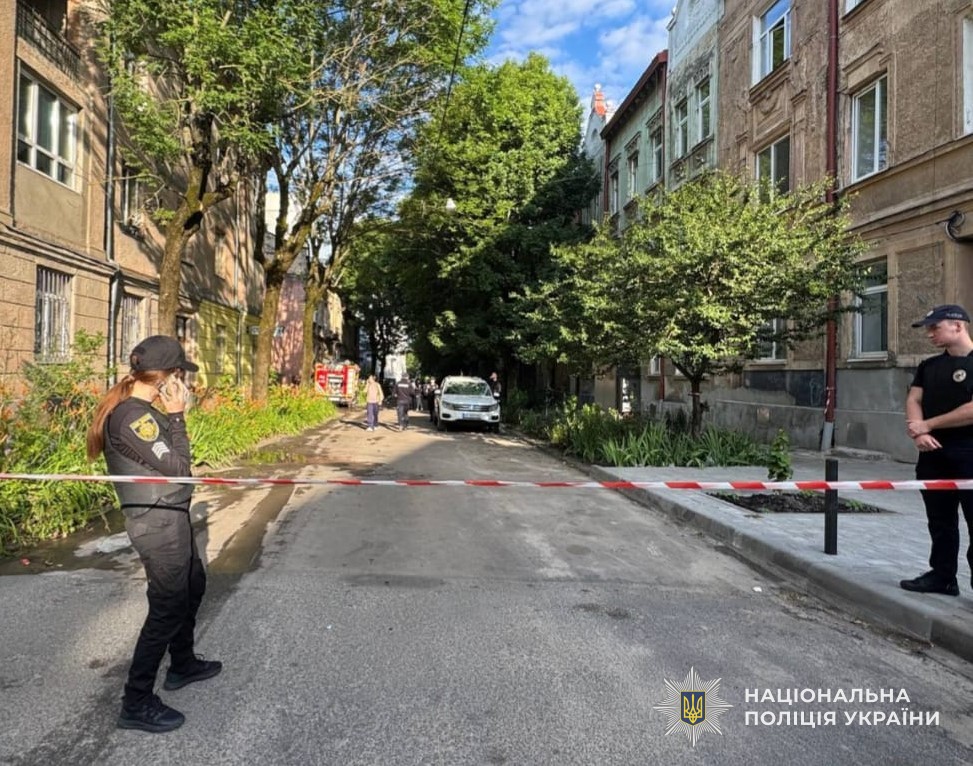 На Львівщині після нічної атаки знаходять уламки ракет і дронів