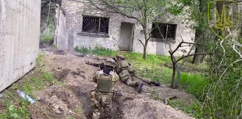 Бої за Рубіжне і Сєвєродонецьк через камери телефонів: нацгвардійці показали, як виглядає пекло