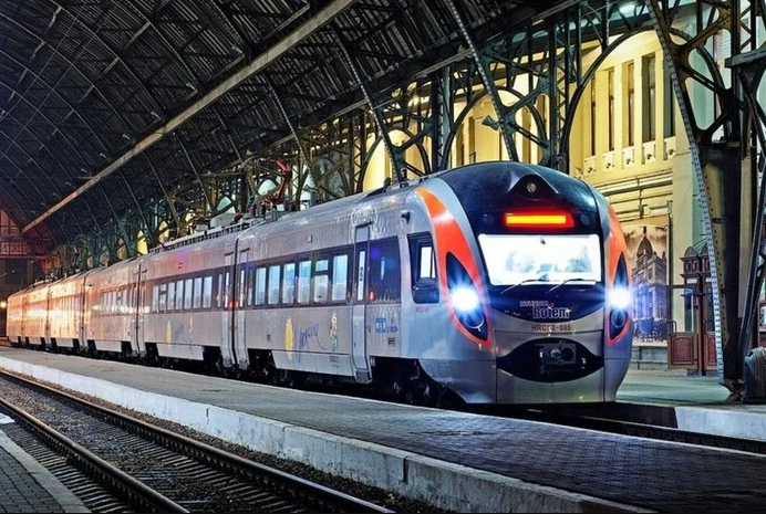 До Великодня між Києвом і Львовом курсуватиме додатковий поїзд