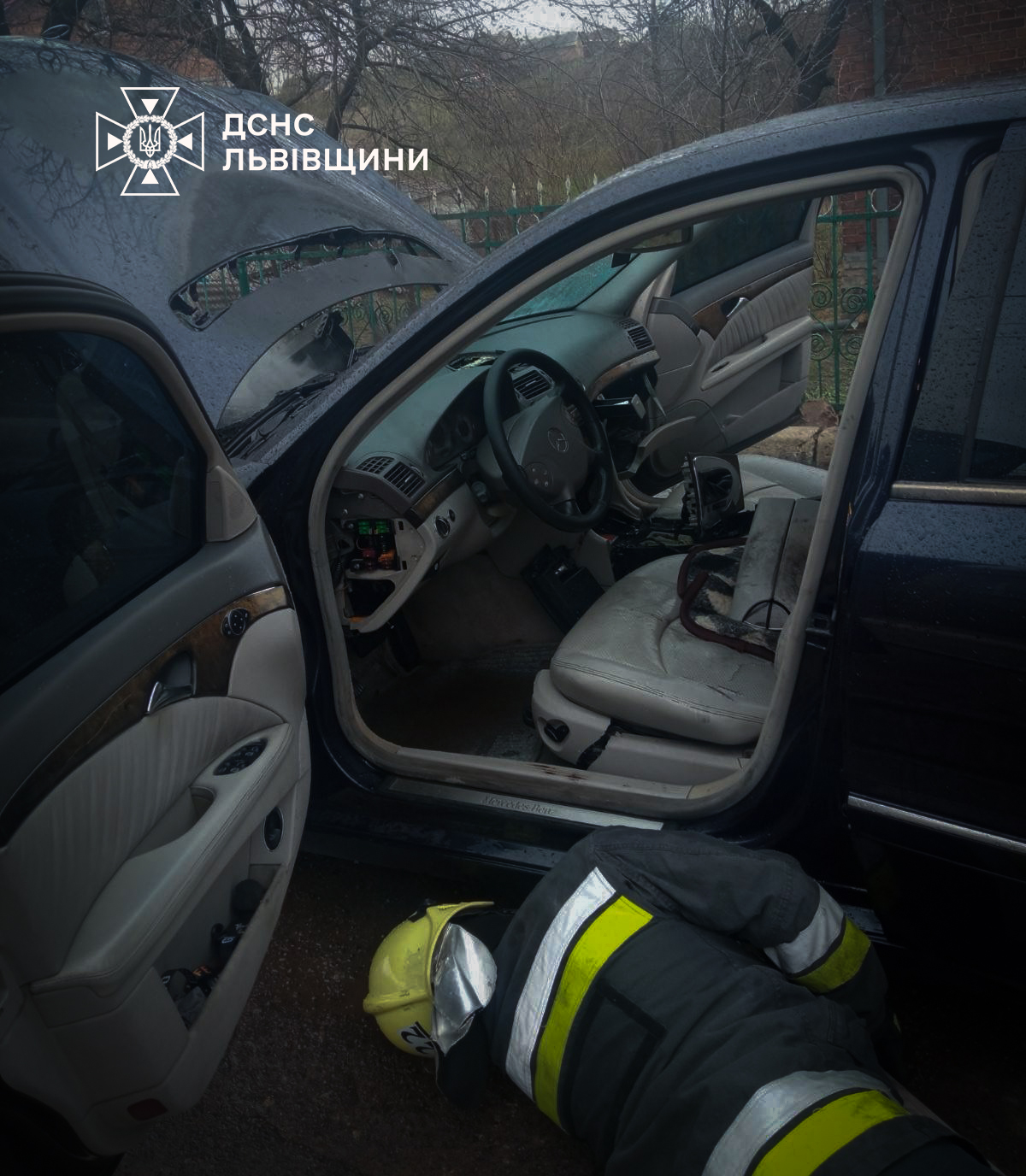 На Львівщині горіло авто