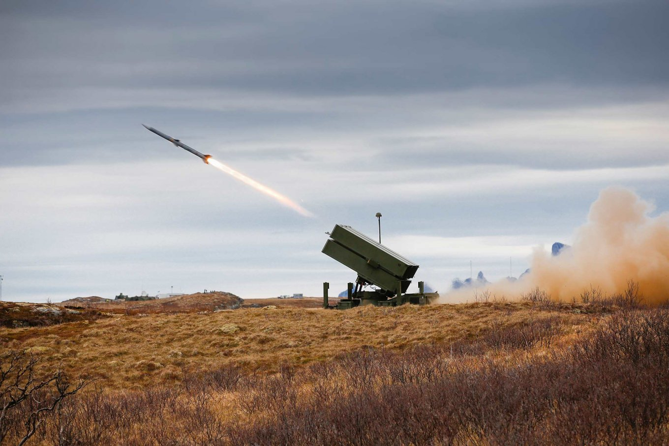 Безпілотники, ракети HARM та боєприпаси для HIMARS. США анонсували новий пакет військової допомоги Україні