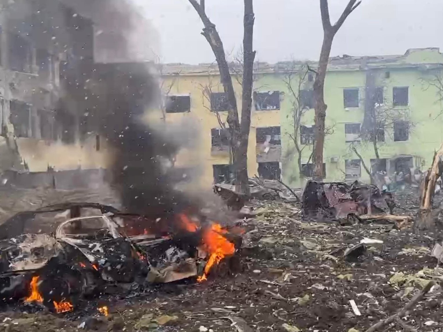 Бомбардування пологового будинку в Маріуполі: поранено 17 осіб