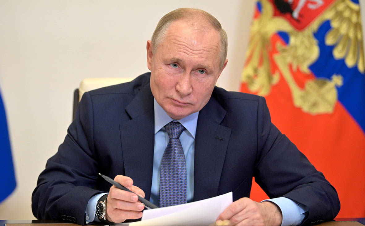 Зеленський визнав нікчемними укази Путіна