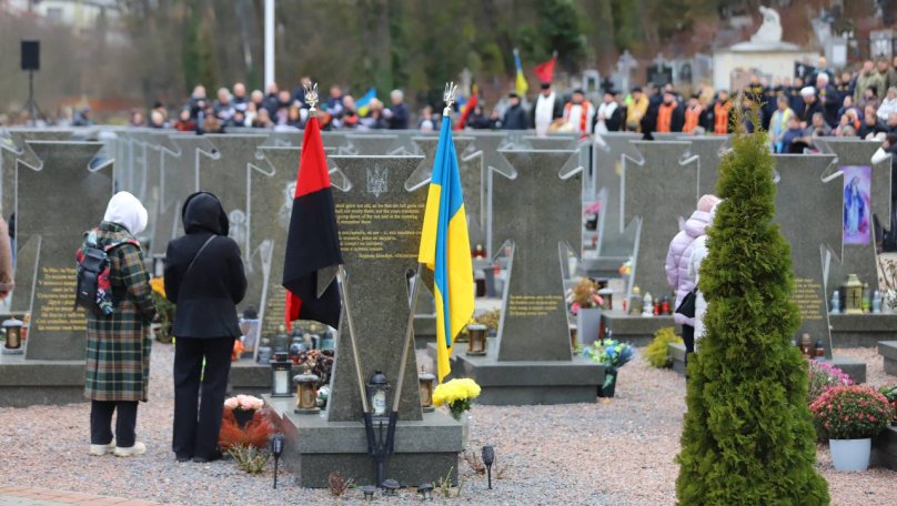 На Личаківському кладовищі вшанували полеглих Героїв (фото)