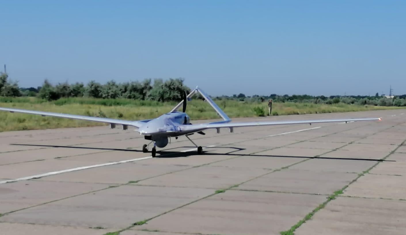 Україна отримала перший турецький бойовий безпілотник. Коли його використають