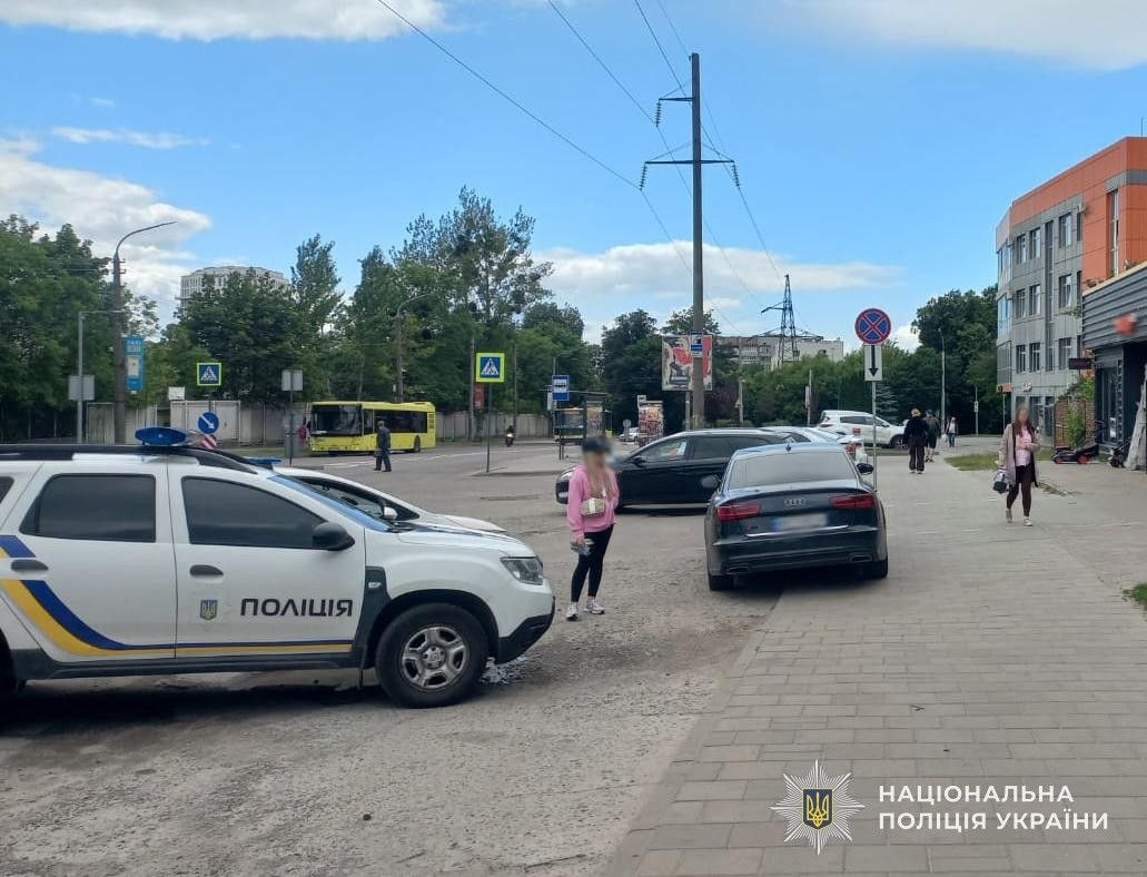 У Львові авто збило жінку: фото з місця аварії