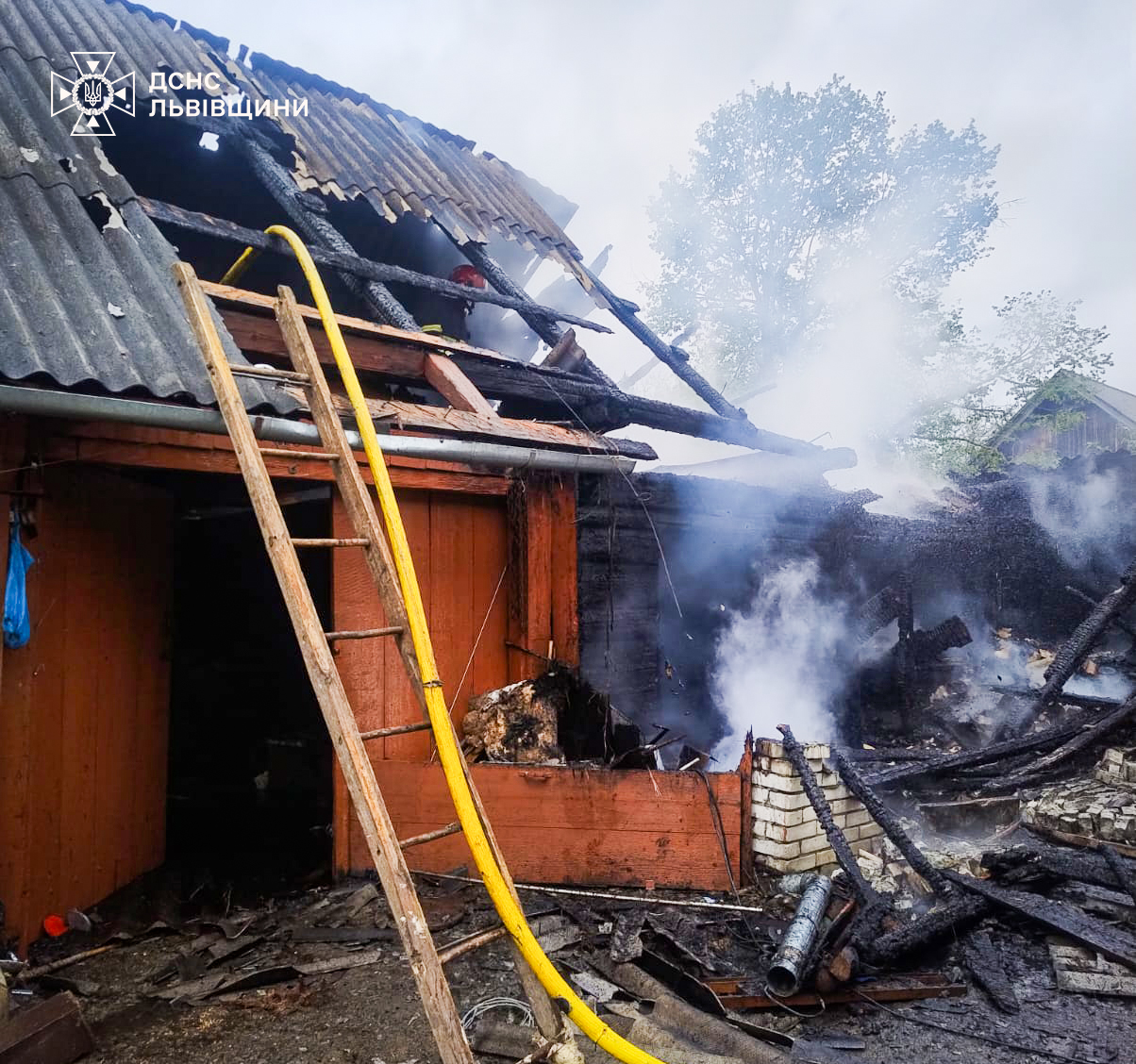 На Львівщині ледь не згорів житловий будинок