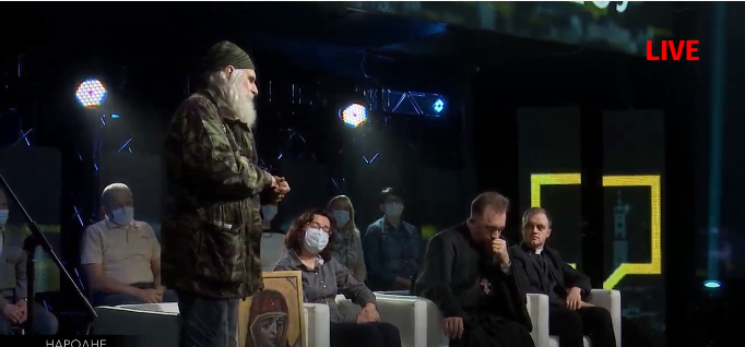 Лев Скоп в ефірі "Народного Толк-Шоу" передав ікони для українських військових