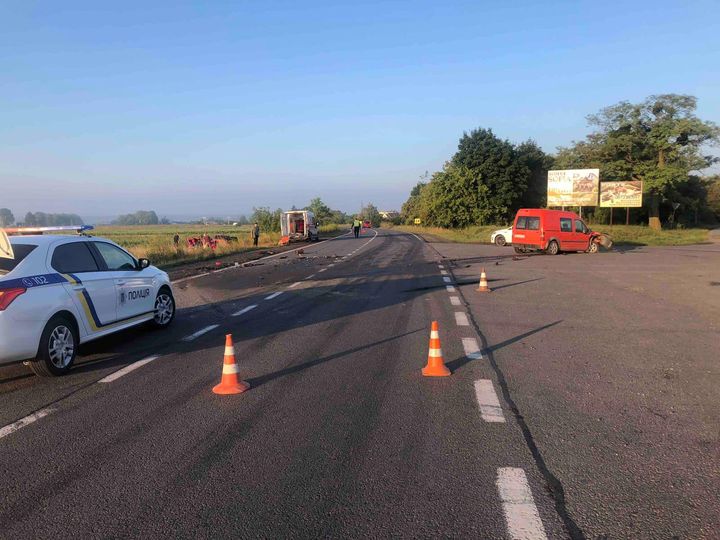 На Львівщині зіткнулися два автомобілі: п'ятеро осіб травмовані