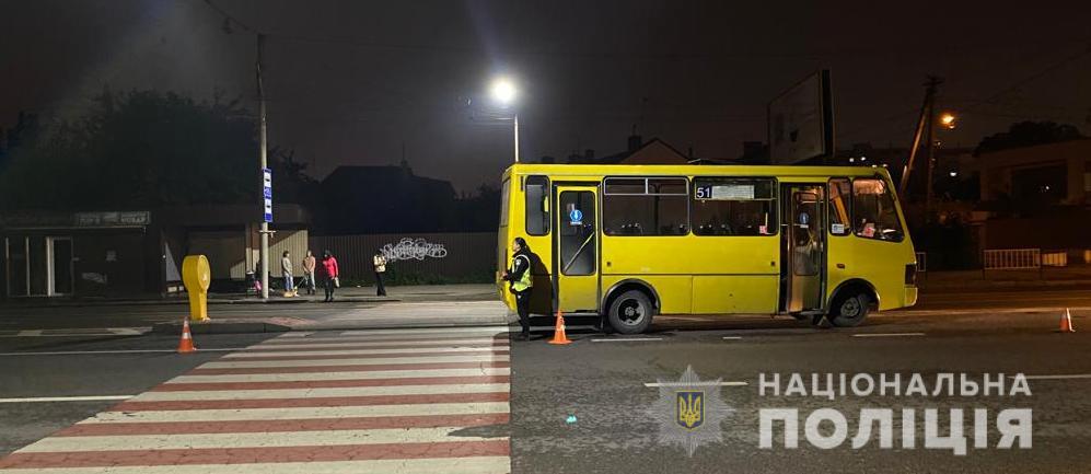 У Львові "маршрутка" збила пенсіонерку: жінка в реанімації
