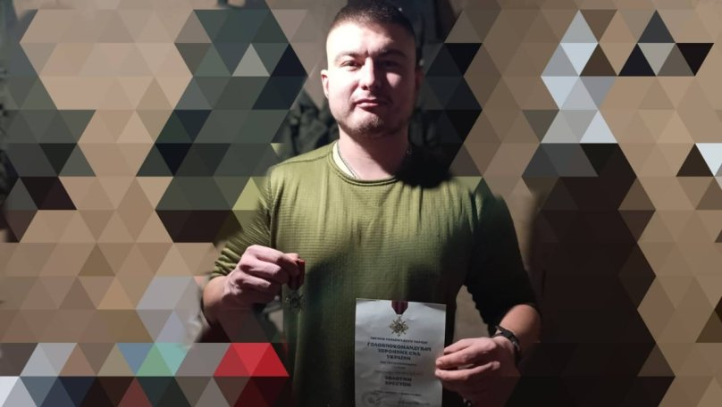 Відбив атаку ворога на Запоріжжі: воїна з Львівщини нагородили "Золотим хрестом" (фото)