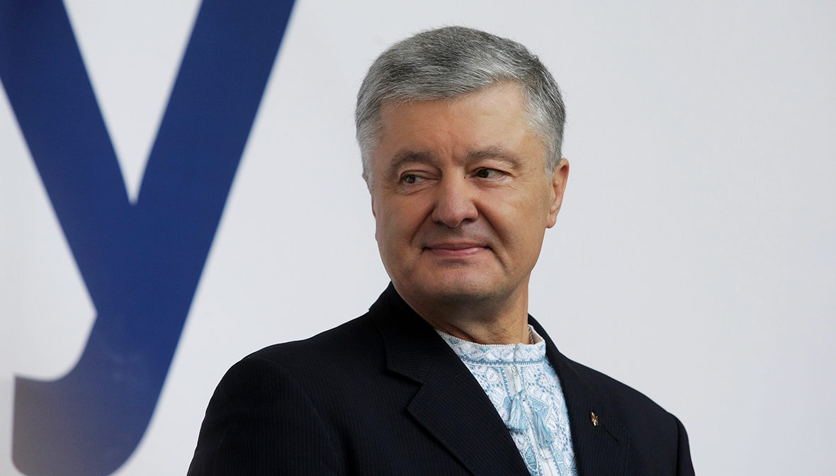Порошенко обіцяє приїхати в Україну перед Водохрещею і піти до генпрокурорки