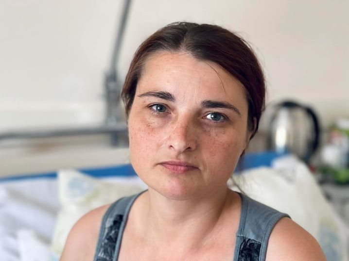 Втратила всю сім’ю. У Львові медики врятували 40-річну жінку, яка постраждала під час обстрілів на Донеччині