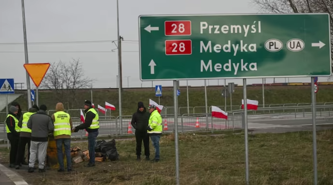 Поляки почали блокаду перед пунктом пропуску «Медика – Шегині»