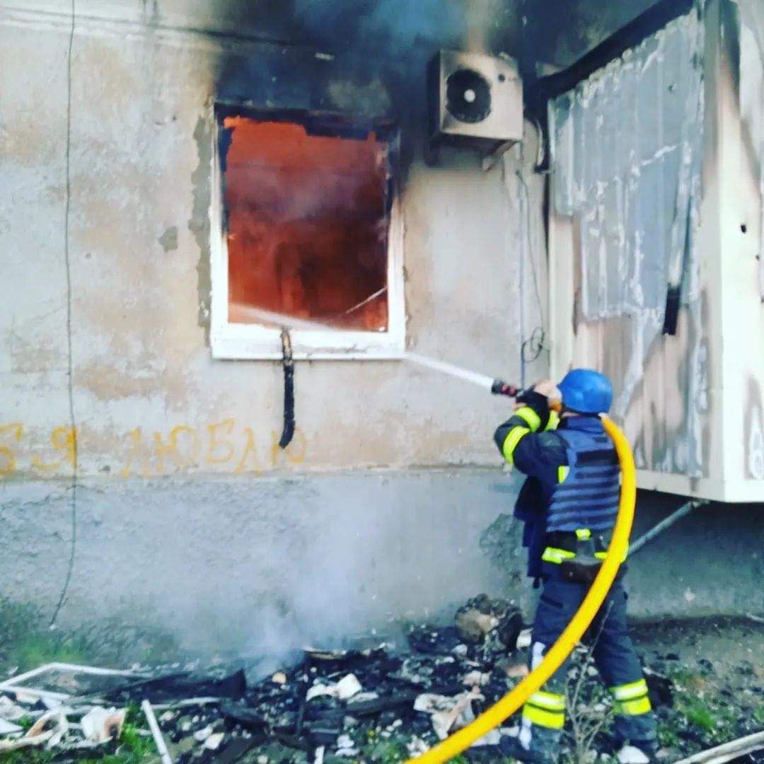 Жодного вцілілого об’єкту інфраструктури. Окупанти невпинно гатять по Луганщині