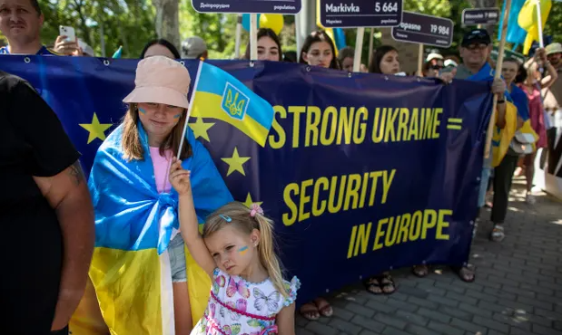 Більшість громадян країн Заходу продовжують підтримувати Україну, – соцопитування