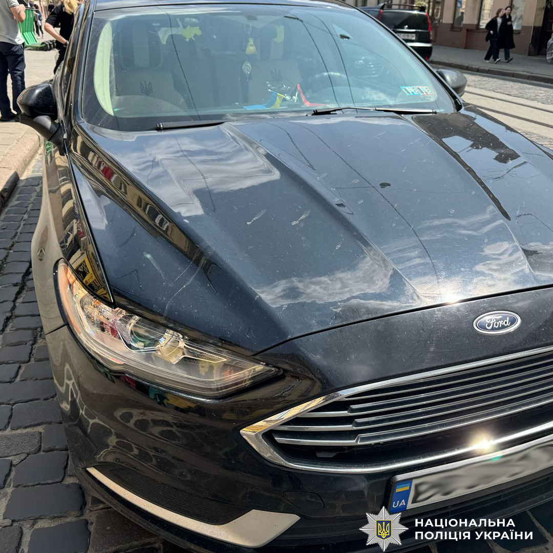 У Львові автомобіль збив літню жінку – потерпіла в реанімації