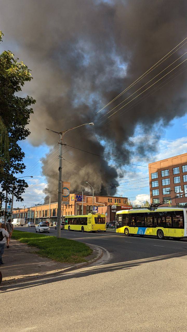 Масштабна пожежа у Львові. Що сталося поблизу Львівського автобусного заводу