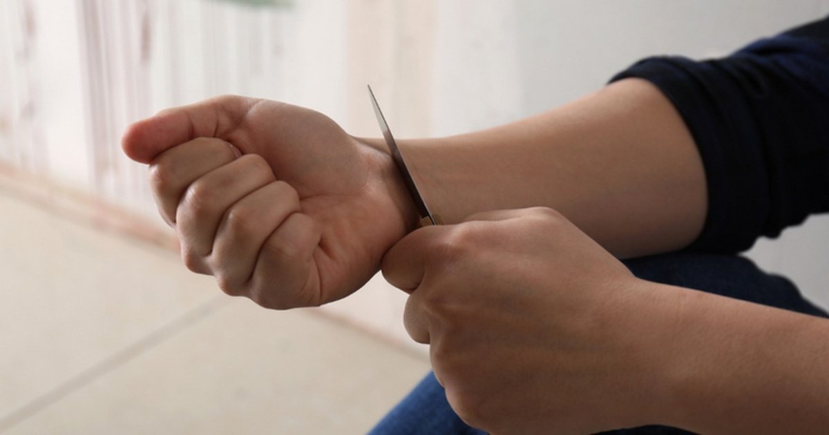 У Львові патрульні врятували чоловіка, який намагався вкоротити собі віку
