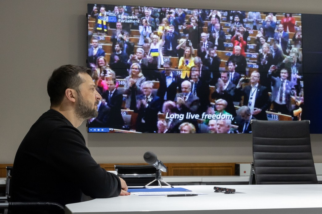 Захід може підштовхнути РФ до справедливого миру:  Зеленський виступив у Європарламенті