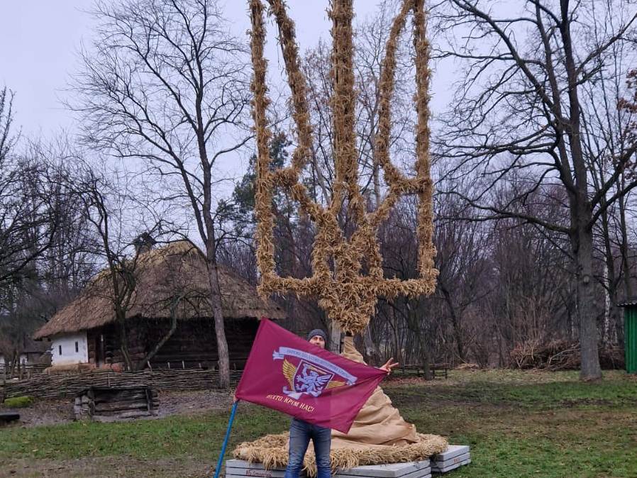 Різдвяний рекорд: у Києві встановили найбільший тризуб з дідухів в Україні