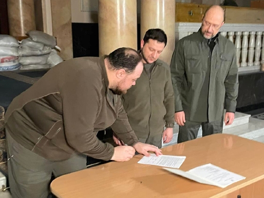 Зеленський підписав заявку на членство України в ЄС