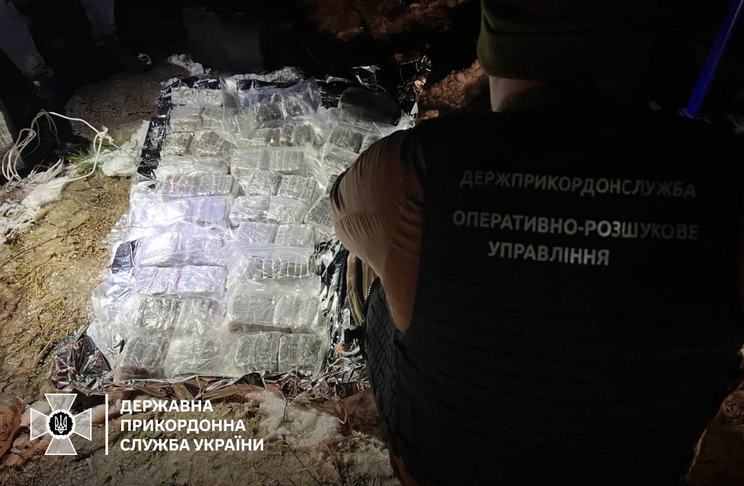 На Волині прикордонники збили дрон з наркотиками на 13 млн гривень