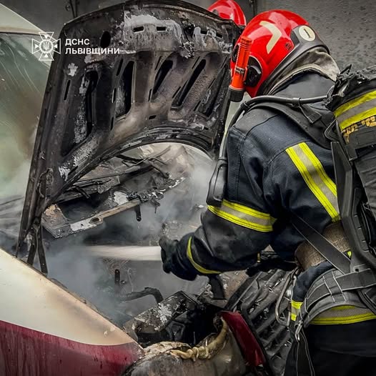 Автомобіль Fiat Scudo загорівся у Львові