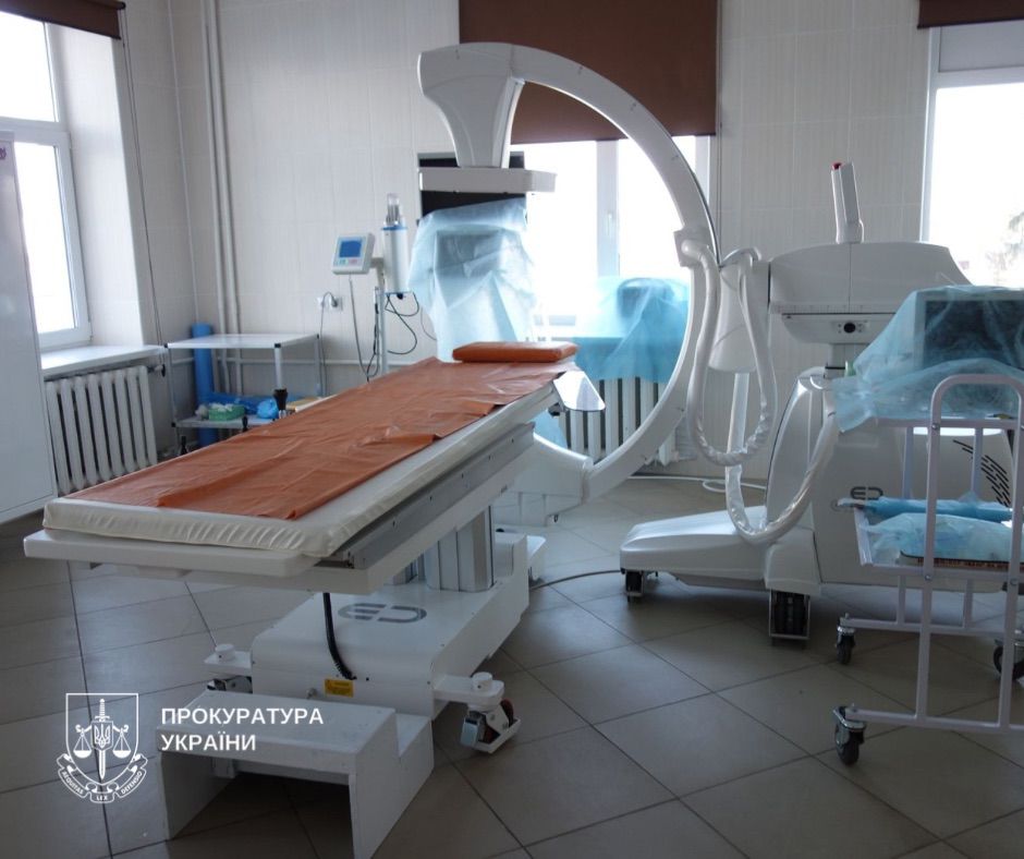 У Києві молода пацієнтка померла під час пластичної операції: хірургу повідомили про підозру