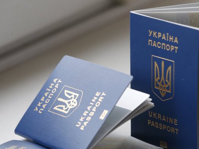 У львівських ЦНАП припинили видачу паспортів
