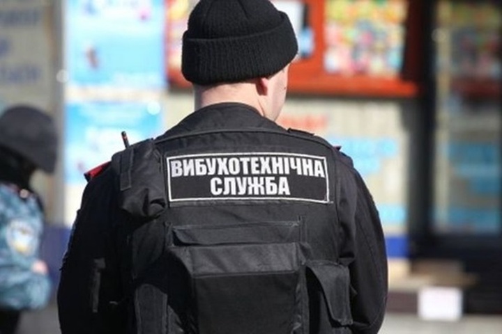 Термінова перевірка: поліція працює у навчальних закладах Львова через загрозу вибуху