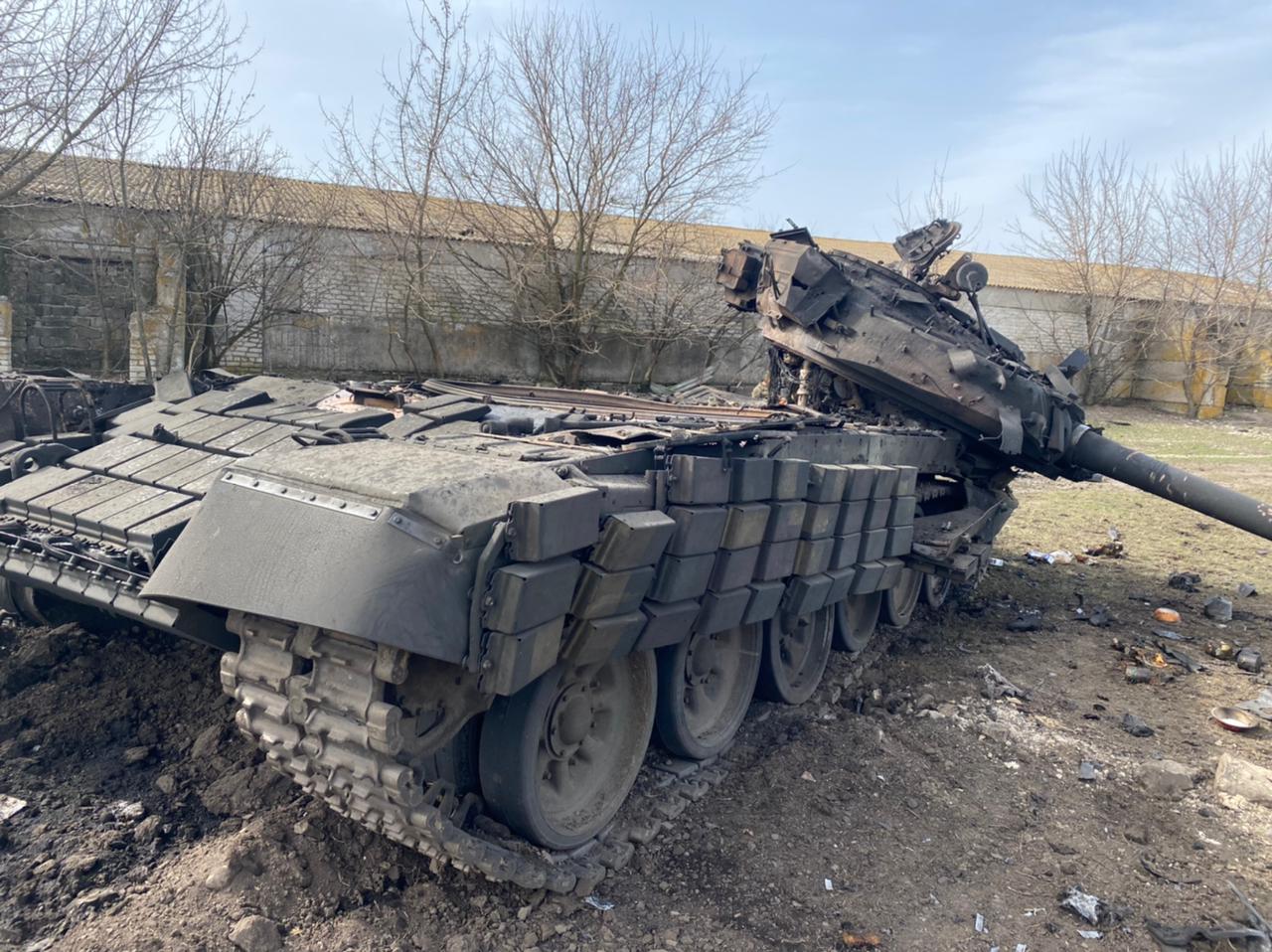 Відбили 11 атак, знищили 8 танків. Українські військові боронять Україну на Донбасі