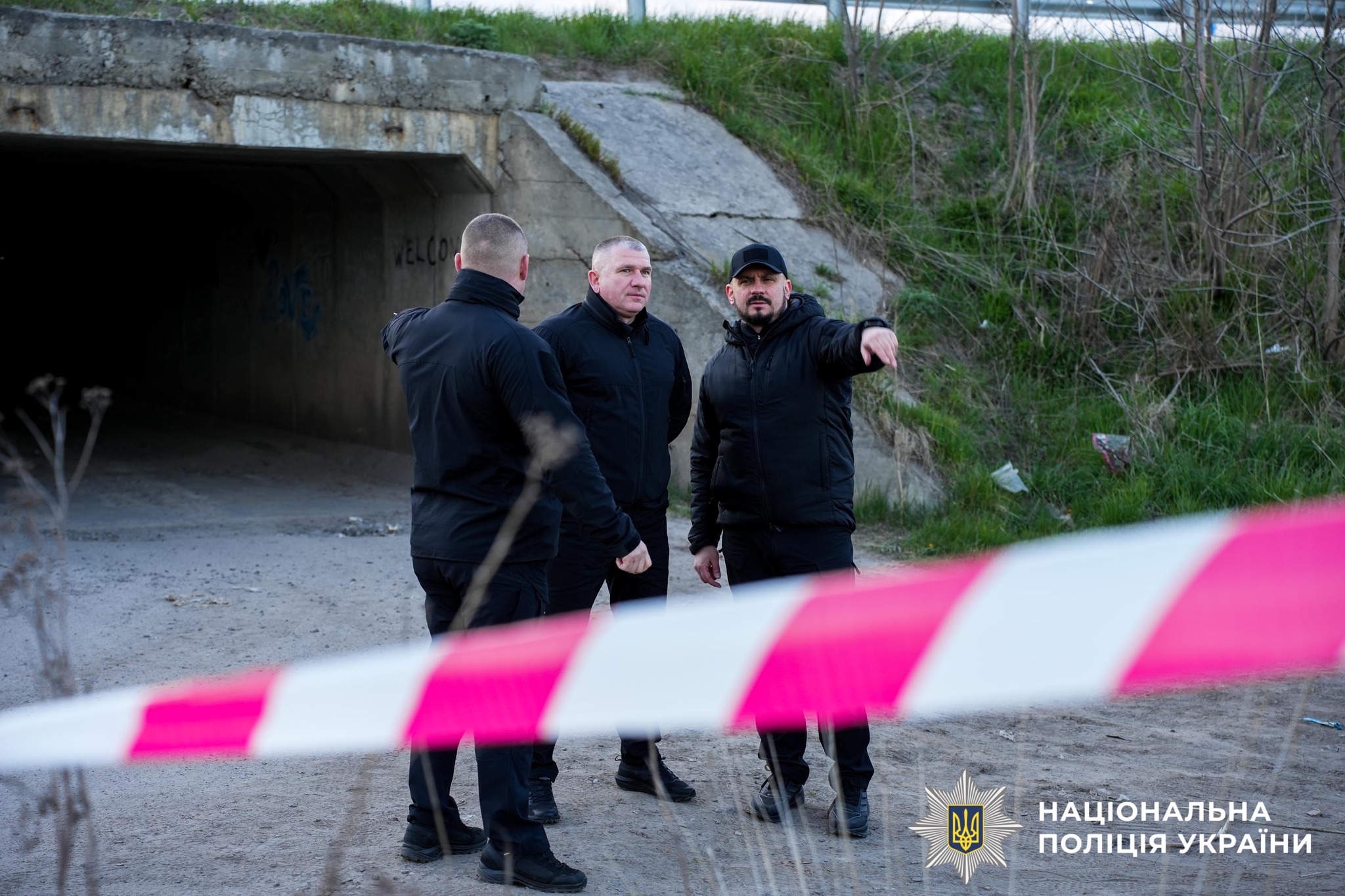На Рівненщині чоловік відкрив стрілянину по військових і поліції: Його розшукують