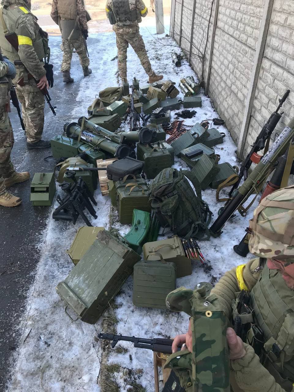 Харків очищають від окупантів. Деморалізований ворог здається цілими групами