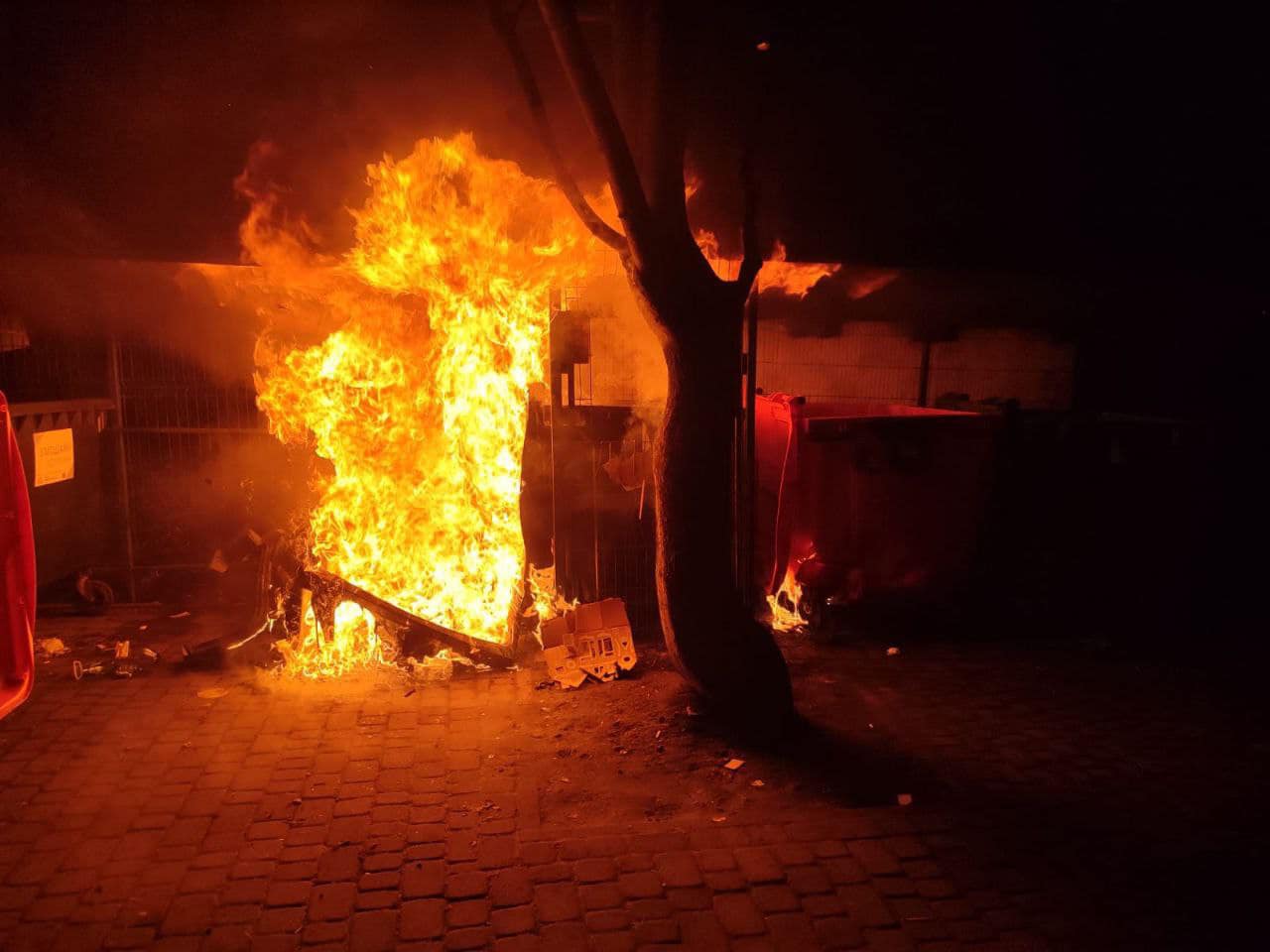Невідомі влаштовують підпали по Львову: що відомо (фото)