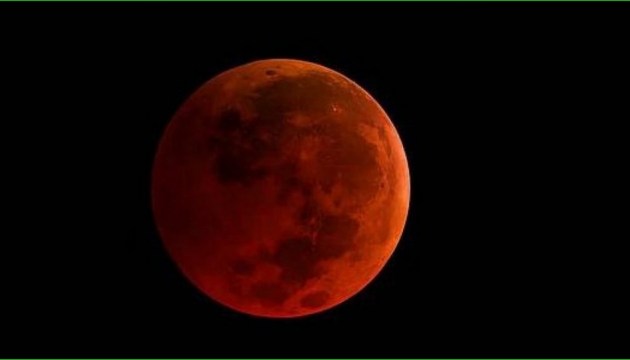 Кривавий Місяць 2025: як він впливає на людей та як його спостерігати