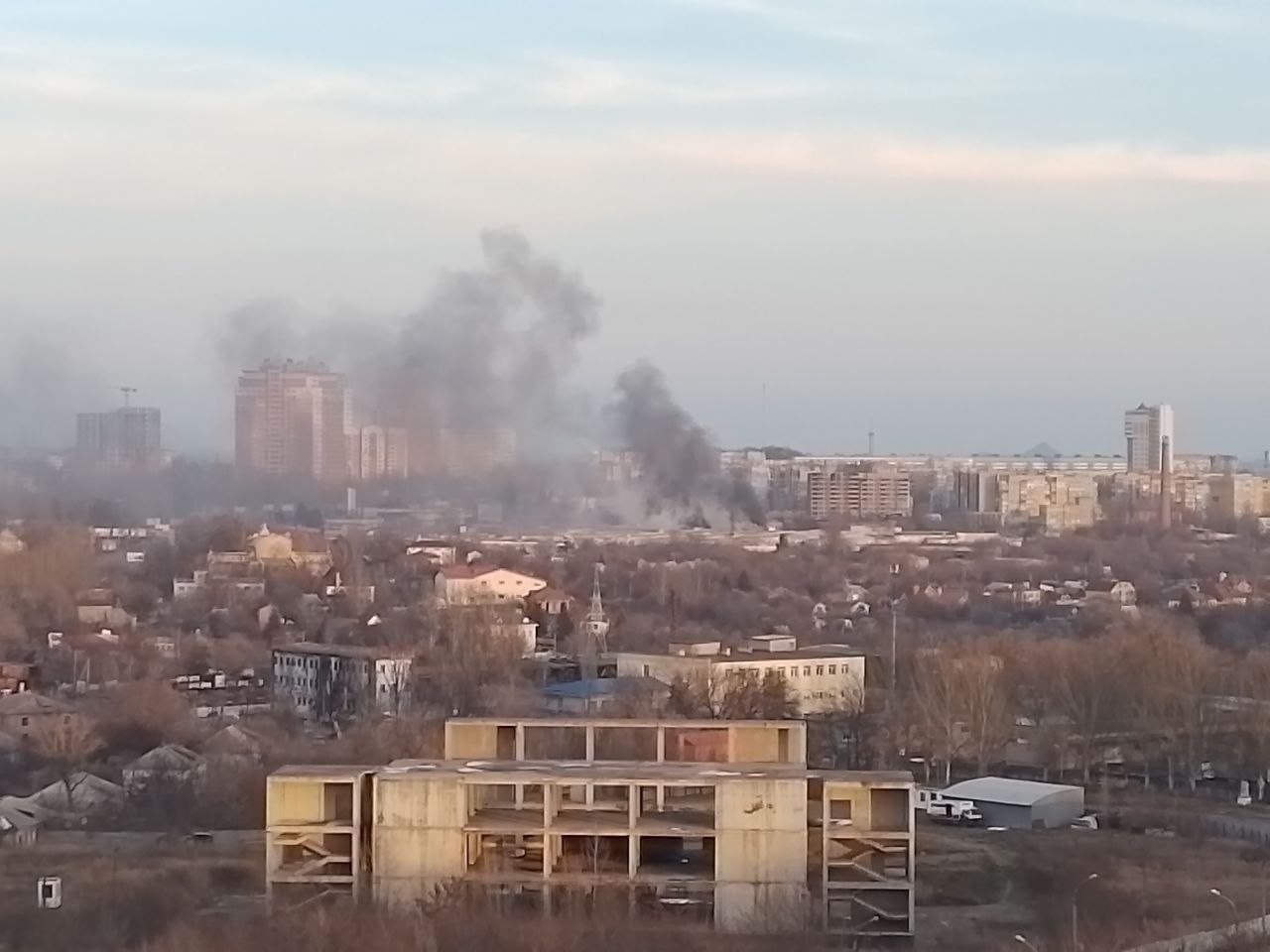 Донецьк у вогні. На окупованій території – «прильоти» та пожежі