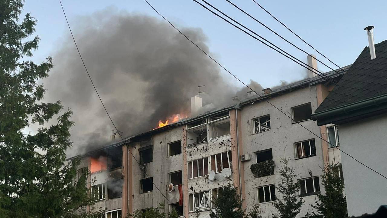 Ракетний терор: вибухи і влучання у житловий будинок у Львові (оновлено)