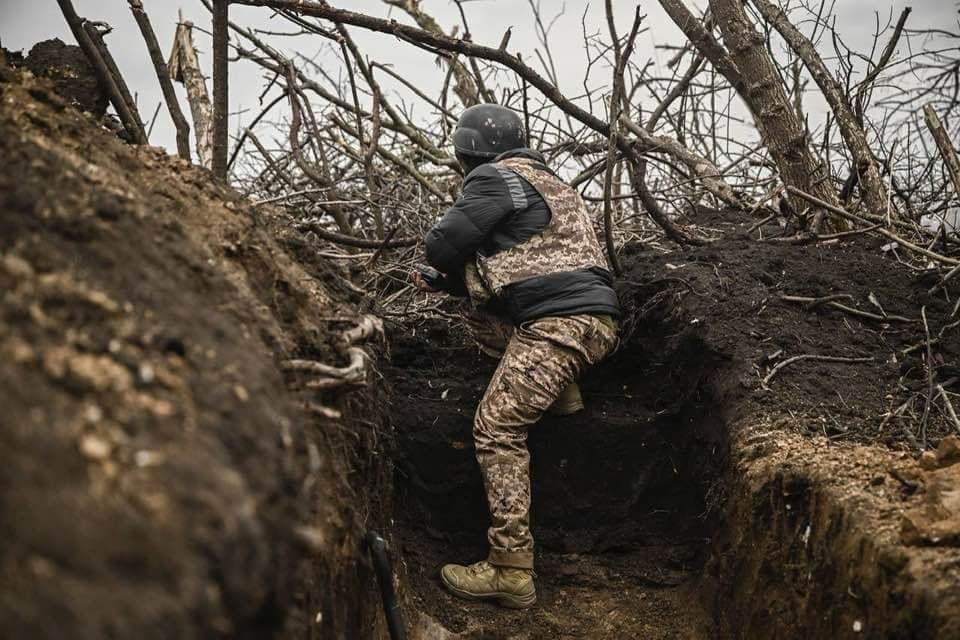 Ворог нарощує на півдні України оборонні рубежі та позиції. Генштаб